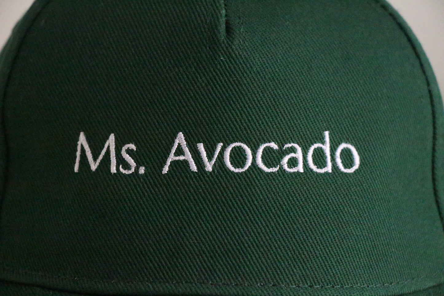 Casquette brodée en coton Ms. Avocado - vert bouteille